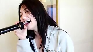 Romatic Japanese cutie Haruna Yabuki sings karaoke