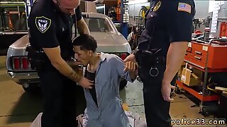 Junge und cop schwul porno video sexy nackt werden von den polizei durchdrungen